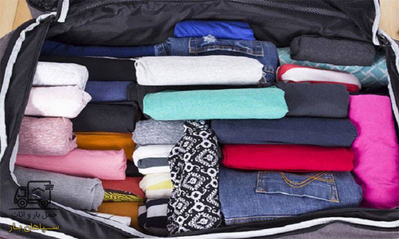 بسته بندی لباس ها در چمدان